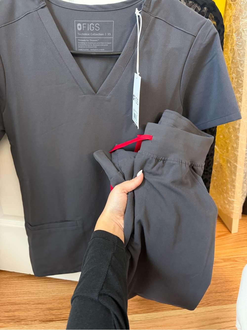 FIGS Women's V-Neck Scrub Set in Charcoal